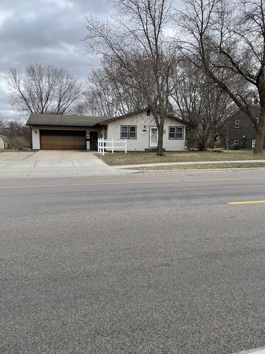 1134 25th Ave N in St. Cloud, MN - Foto de edificio