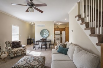 Pine Meadow Townhomes in Shawnee, KS - Foto de edificio - Interior Photo