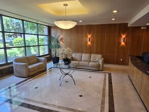 60 Parkway Dr E, Unit 8F in East Orange, NJ - Foto de edificio - Building Photo