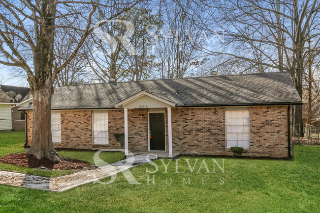 2145 Thousand Oaks Dr in Jackson, MS - Foto de edificio - Building Photo