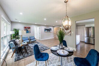 425 Lakewood Blvd in Park Forest, IL - Building Photo - Building Photo