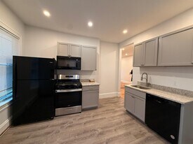 37 Oak St, Unit 1F in Somerville, MA - Building Photo