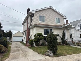 47 Hartwell Pl in Woodmere, NY - Building Photo