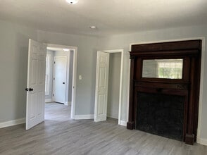 215 E Burwell Ave in Knoxville, TN - Building Photo - Building Photo