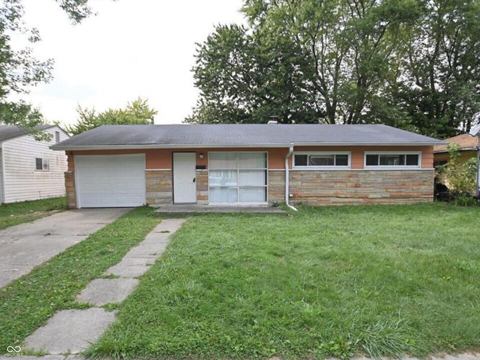 4940 Leone Dr in Lawrence, IN - Building Photo
