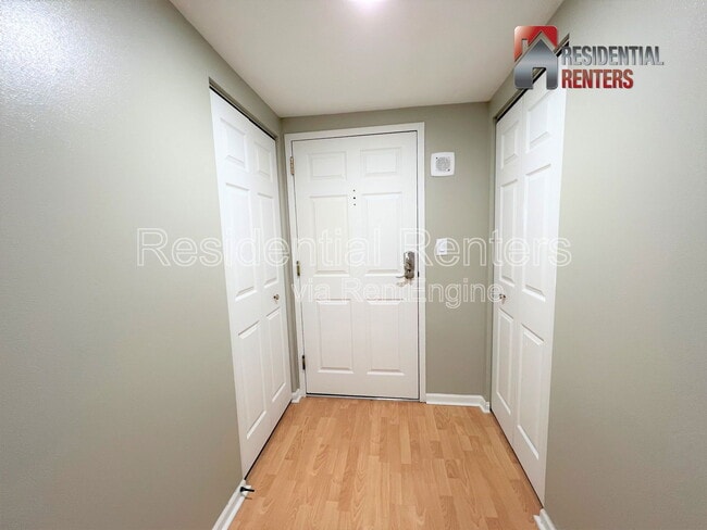 270 E Highland Ave in Milwaukee, WI - Building Photo - Building Photo