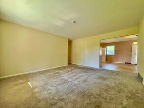 5247 Silvertown Dr in Sylvania, OH - Building Photo - Building Photo