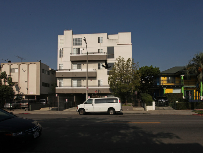 345 S Oxford Ave in Los Angeles, CA - Building Photo - Building Photo