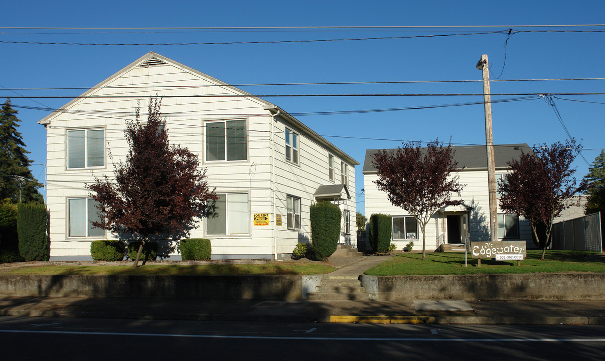 The Edgewater Apartments in Salem, OR - Building Photo