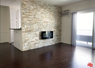 1261 Laurel Ave in West Hollywood, CA - Building Photo - Building Photo