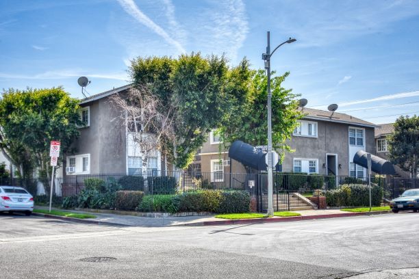 Lillian Way Apartments in Los Angeles, CA - Building Photo