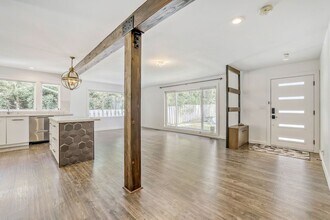 3847 94th Ave NE in Yarrow Point, WA - Building Photo - Building Photo