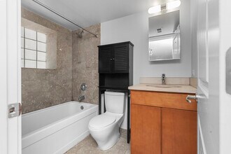1525 W Barry Ave in Chicago, IL - Building Photo - Building Photo