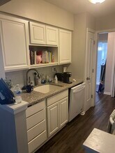 4434 N Oakland Ave, Unit 202 in Shorewood, WI - Building Photo - Building Photo