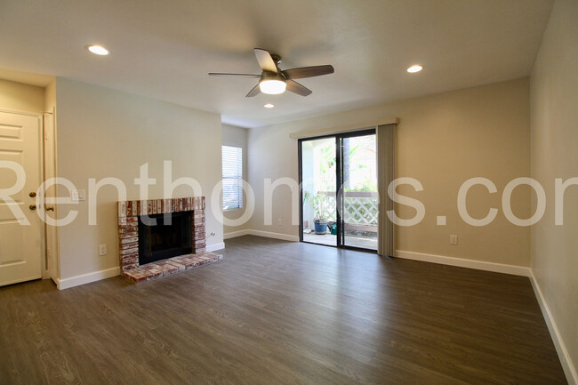 9306 Twin Trails Dr in San Diego, CA - Building Photo - Building Photo