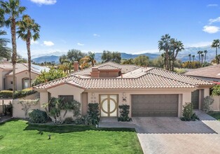 246 Loch Lomond Rd in Rancho Mirage, CA - Foto de edificio - Building Photo