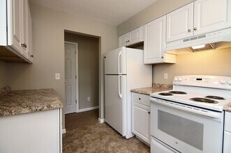 1080 Parkridge Ct in Cincinnati, OH - Building Photo - Building Photo