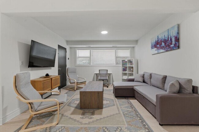 100 W Taylor Run Pkwy in Alexandria, VA - Building Photo - Building Photo