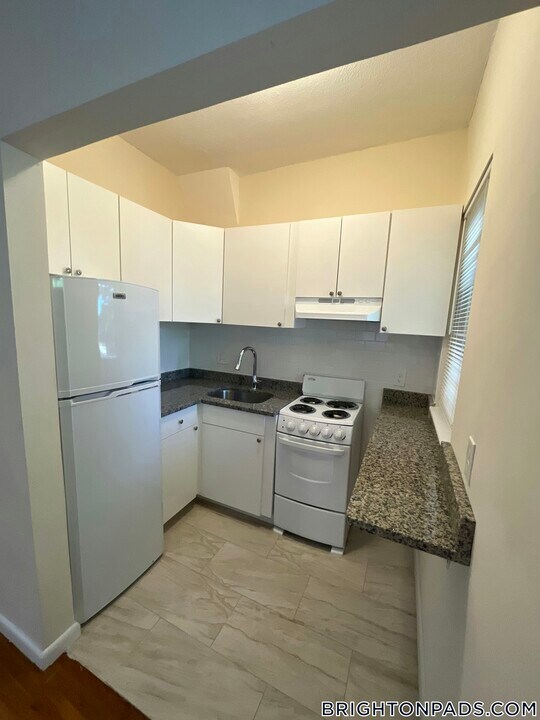 2018 Commonwealth Ave in Boston, MA - Building Photo