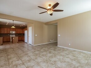 7120 S 70th Dr in Phoenix, AZ - Foto de edificio - Building Photo