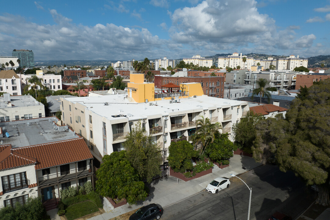 659 S Cloverdale Ave in Los Angeles, CA - Building Photo