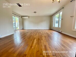 1582 Bayswater Crescent in Windsor, ON - Building Photo - Building Photo