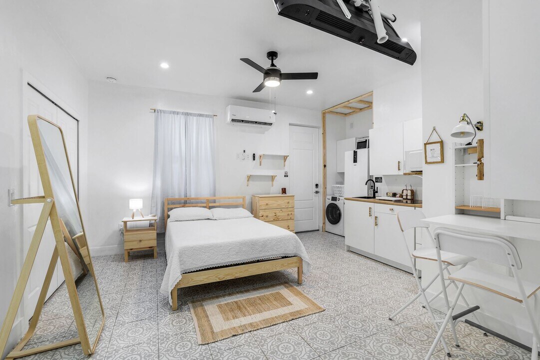167 5th St, Unit 4 in Naples, FL - Foto de edificio