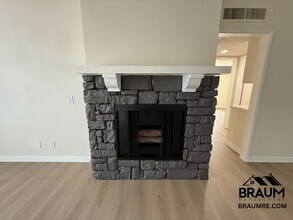 13347 Victory Blvd in Los Angeles, CA - Building Photo - Building Photo