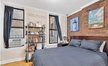 120 Christopher St in New York, NY - Building Photo - Building Photo