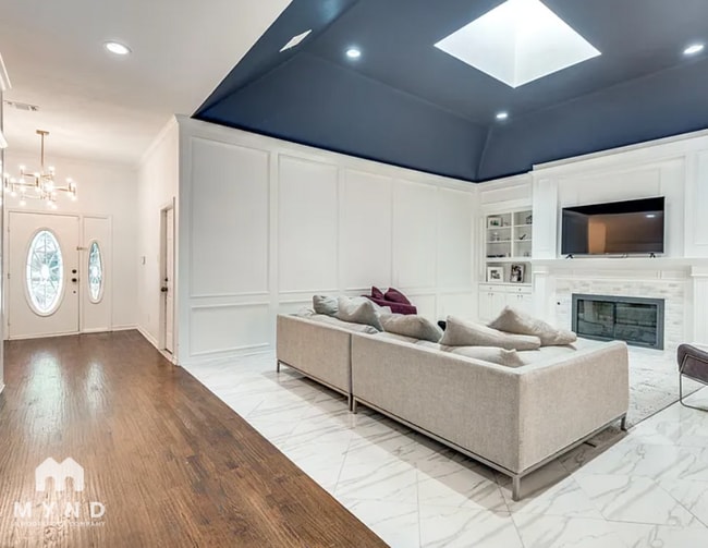 2005 Crockett Ct in Irving, TX - Foto de edificio - Building Photo