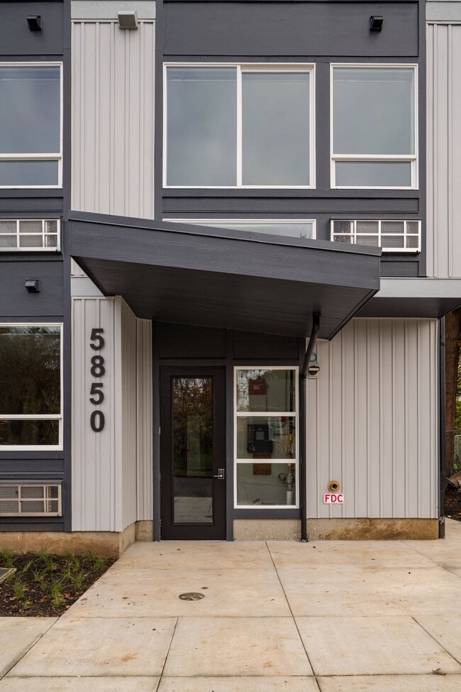 89th Ave. Apartments in Portland, OR - Foto de edificio - Building Photo