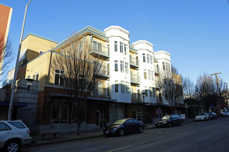 525 First West Apartments in Seattle, WA - Building Photo - Building Photo