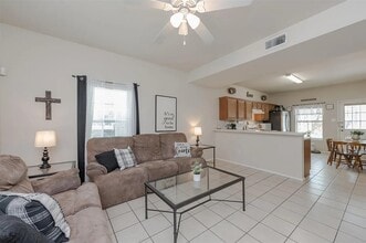 1327 Cherry St in Gainesville, TX - Foto de edificio - Building Photo