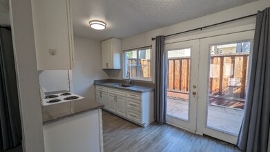 320 Franciscan Ct-Unit -5 in Fremont, CA - Building Photo - Building Photo