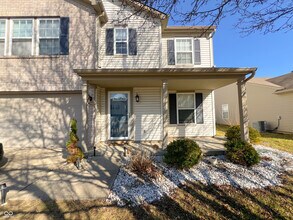 14243 Holly Berry Cir in Fishers, IN - Building Photo - Building Photo