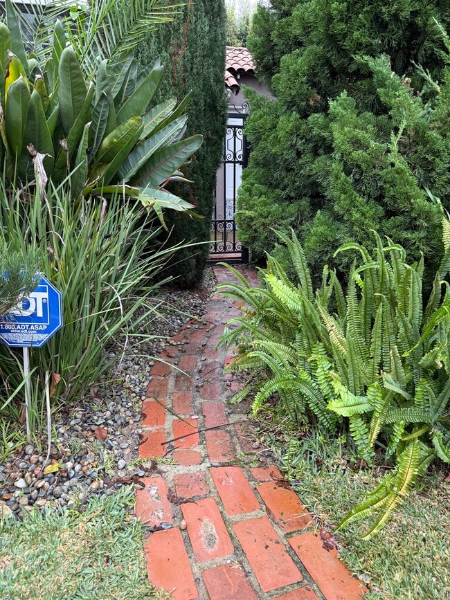 property at 532 S Irving Blvd