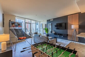 44 W Monroe St in Phoenix, AZ - Foto de edificio - Building Photo