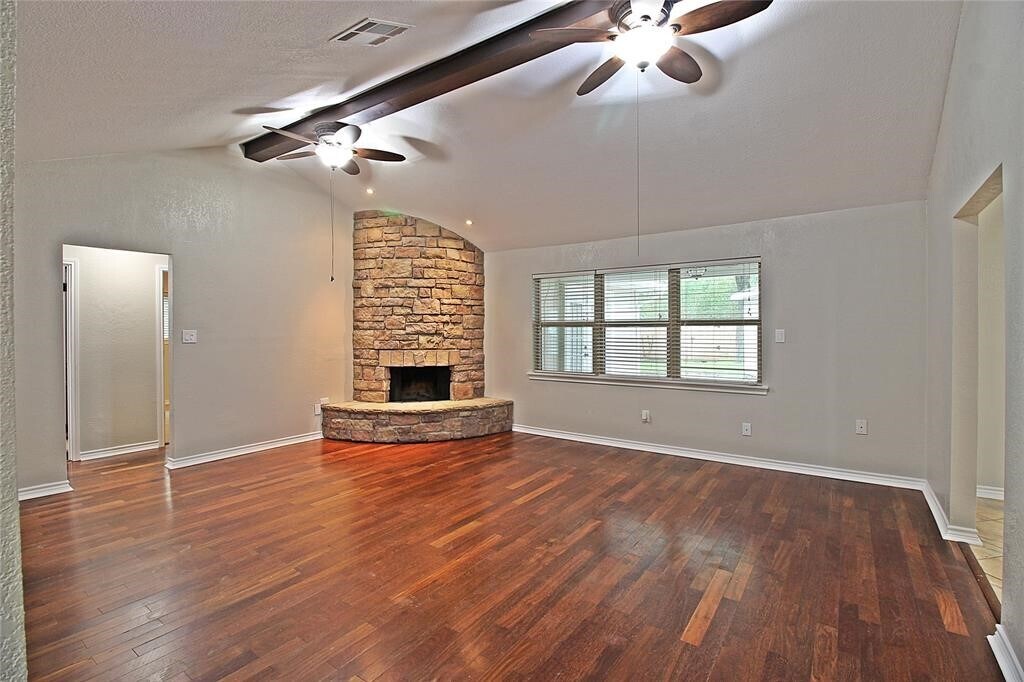 2074 Shadow Rock Dr in Houston, TX - Building Photo
