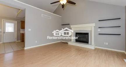 1608 Johnston Dr in Raymore, MO - Building Photo - Building Photo