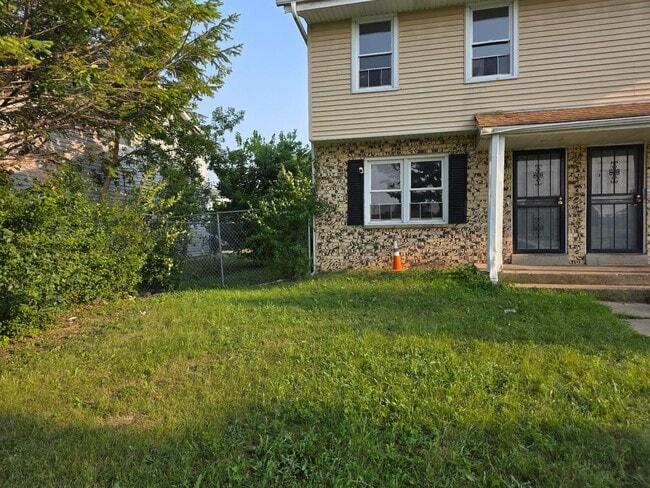 property at 10331-10333 W Daphne St