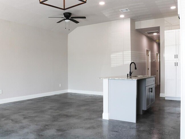 13314 HP Johnson St-Unit -A in Kendleton, TX - Building Photo - Building Photo
