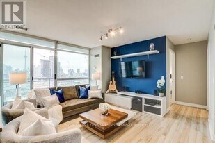 80 Western Battery Rd in Toronto, ON - Building Photo