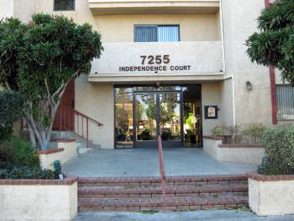 Independence 7255, LP in Canoga Park, CA - Foto de edificio