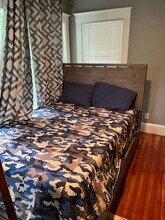 115 Eastbourne Rd in Newton, MA - Foto de edificio - Building Photo