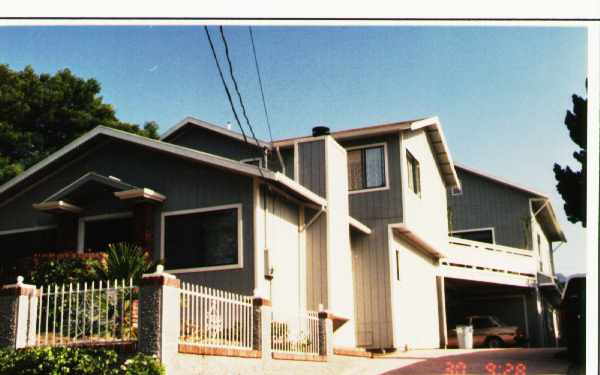 2438 Delmer St in Oakland, CA - Building Photo - Building Photo