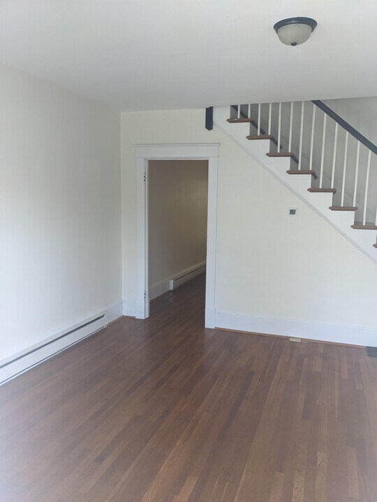216 E Fairfax Ln in Winchester, VA - Building Photo