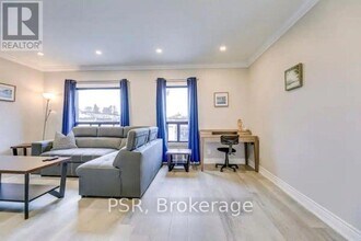 1051 Bloor St W in Toronto, ON - Building Photo - Building Photo