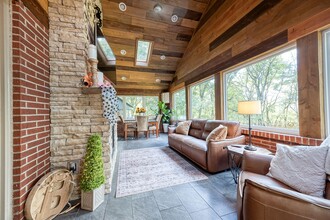 20 Oakglen Dr in Oakmont, PA - Building Photo - Building Photo