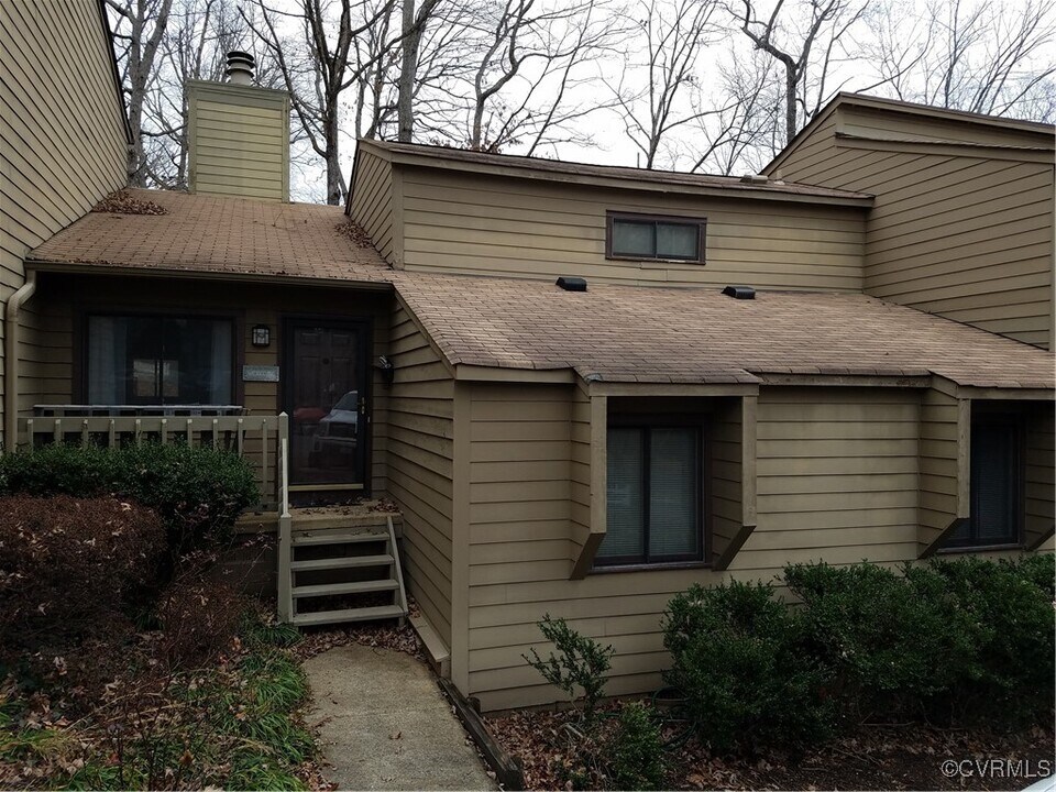 1702 Foxfire Cir in Richmond, VA - Building Photo