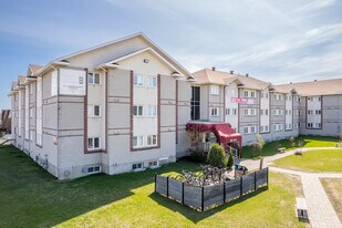 Residence Estudiantes Montmorency in Laval, QC - Building Photo